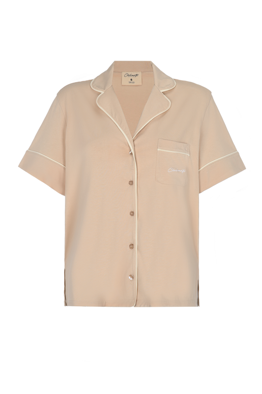 Pijama Alaia - polo de seda color beige con bolsillo y botones Clubmatte vista frontal