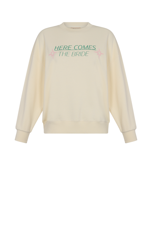Polera Kate cuello redondo de algodón color crudo y frase" Here comes the bride" Clubmatte